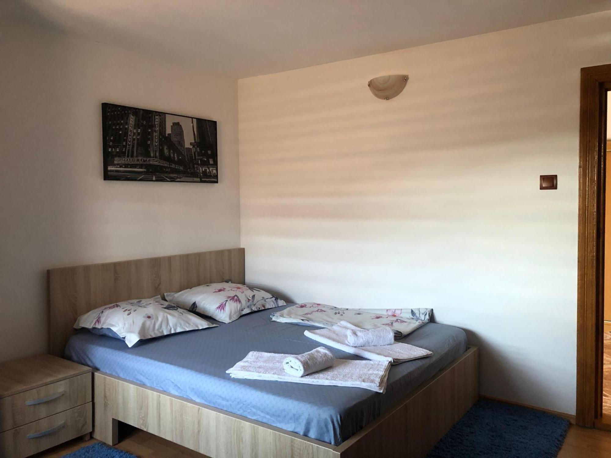 La Conac Complex Deluxe Targu-Jiu Bed & Breakfast Targu Jiu Bagian luar foto