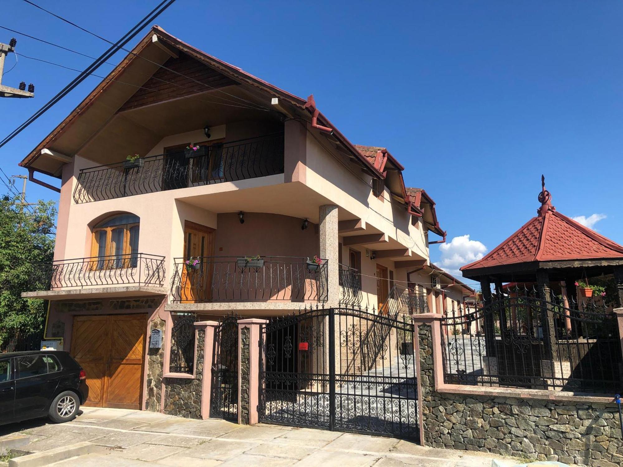 La Conac Complex Deluxe Targu-Jiu Bed & Breakfast Targu Jiu Bagian luar foto
