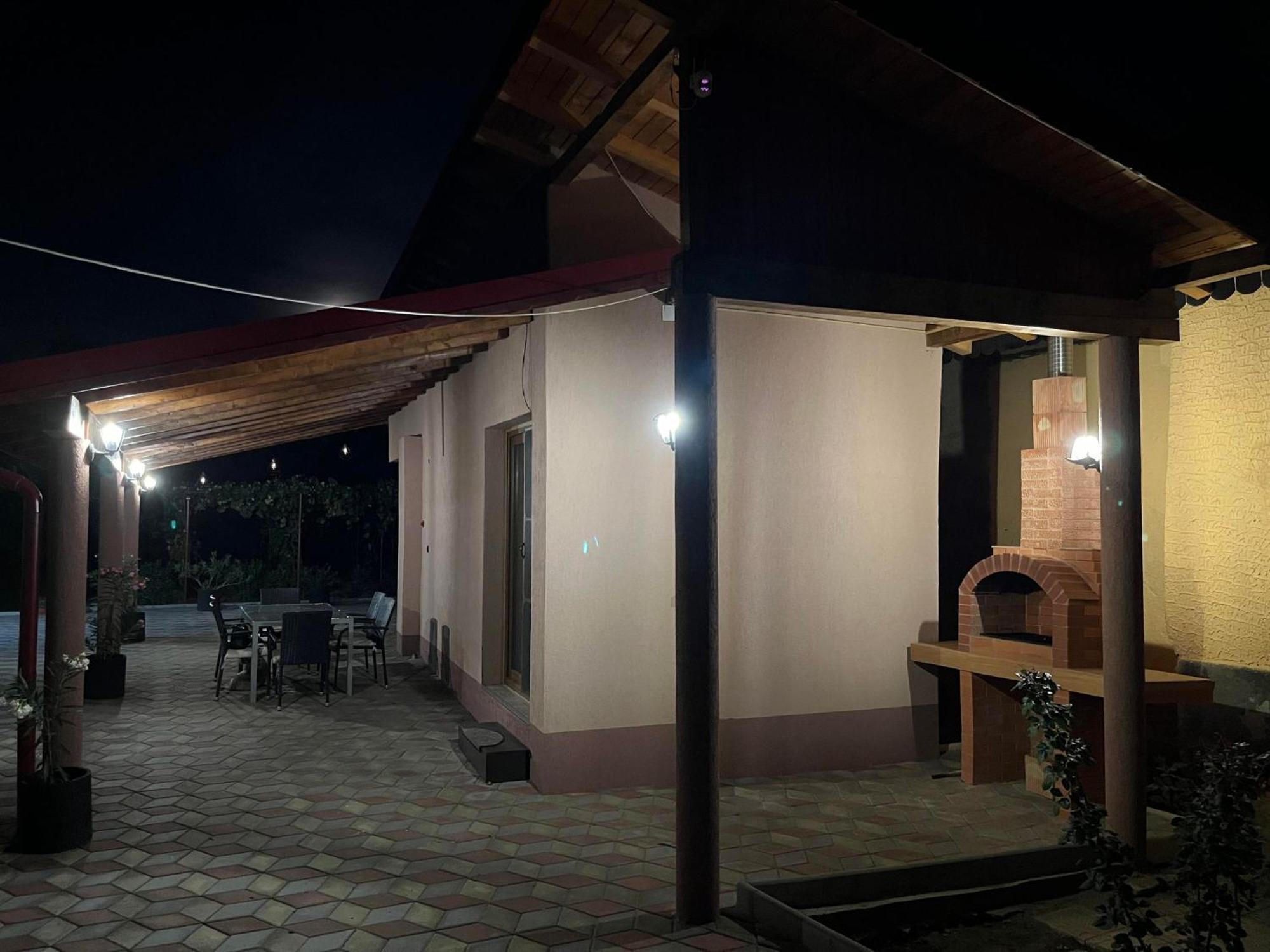 La Conac Complex Deluxe Targu-Jiu Bed & Breakfast Targu Jiu Bagian luar foto