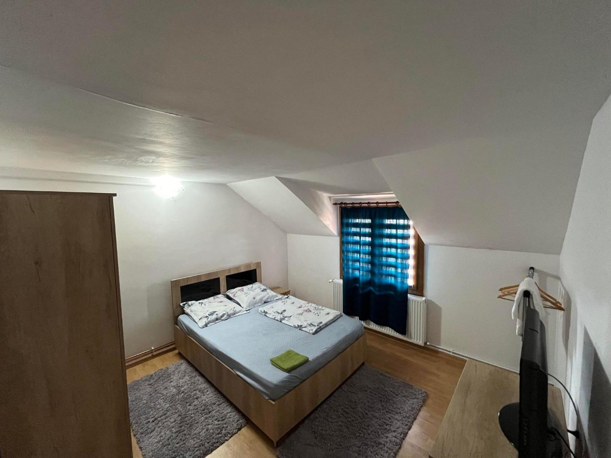 La Conac Complex Deluxe Targu-Jiu Bed & Breakfast Targu Jiu Bagian luar foto