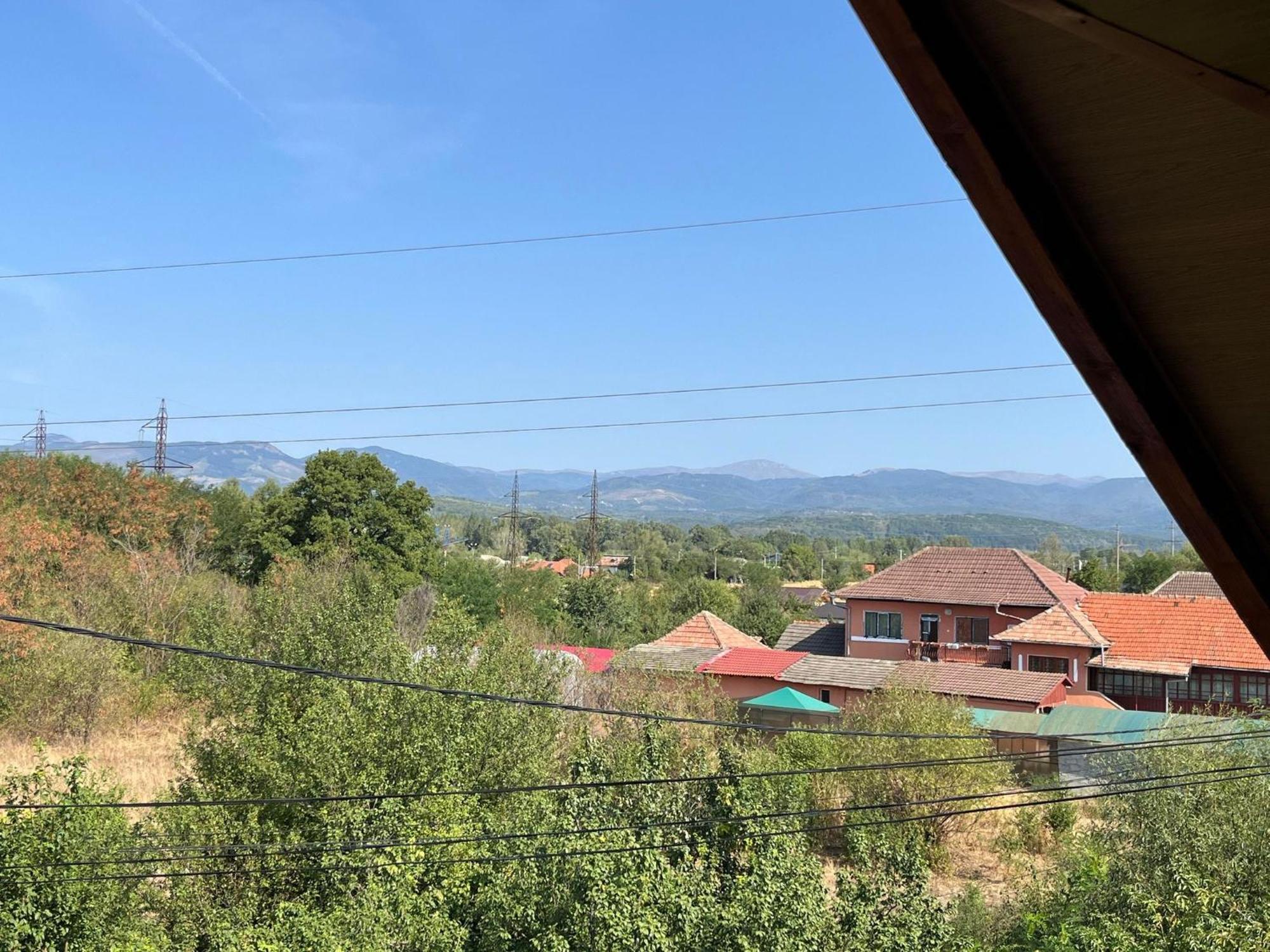 La Conac Complex Deluxe Targu-Jiu Bed & Breakfast Targu Jiu Bagian luar foto