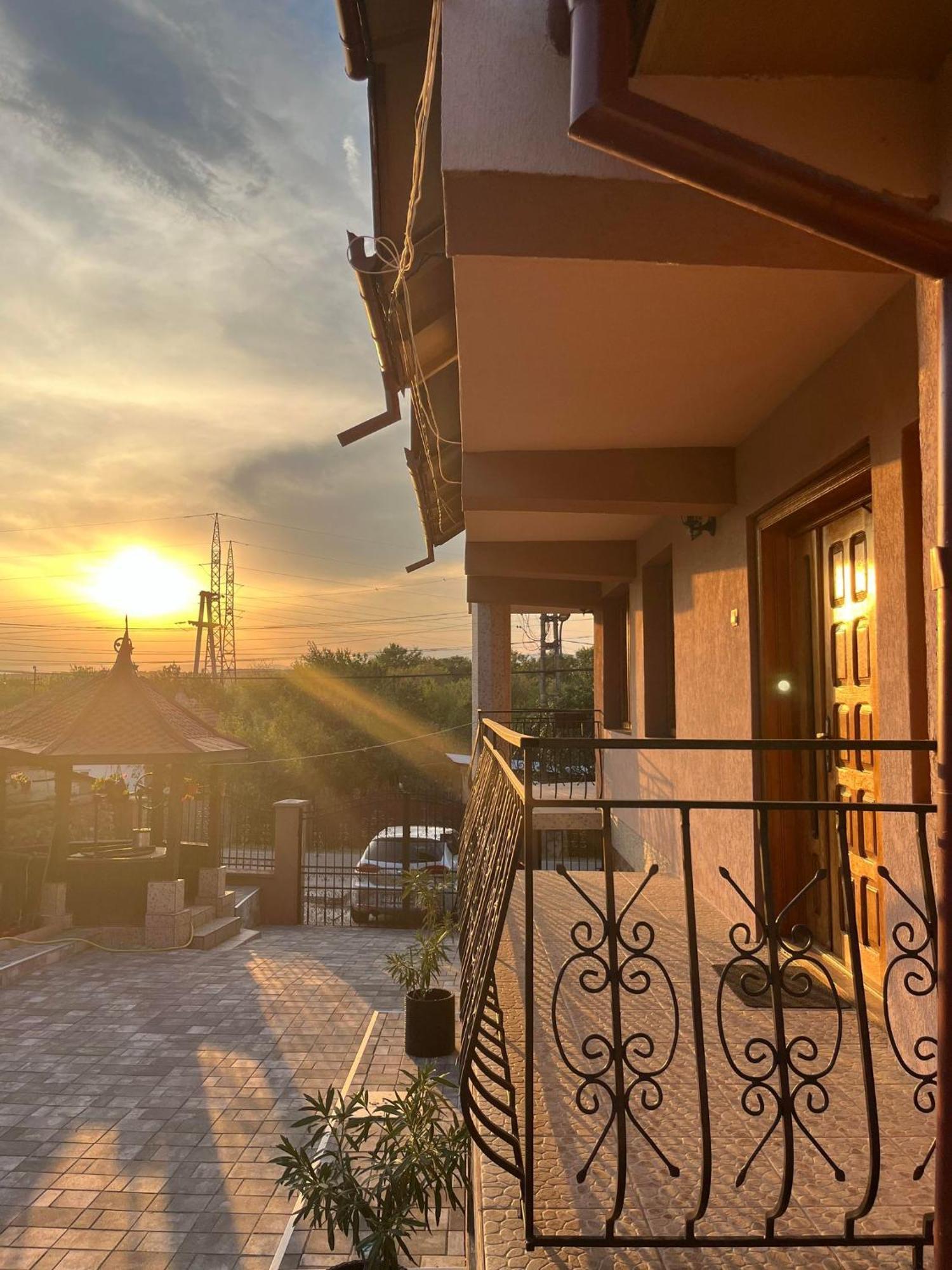 La Conac Complex Deluxe Targu-Jiu Bed & Breakfast Targu Jiu Bagian luar foto