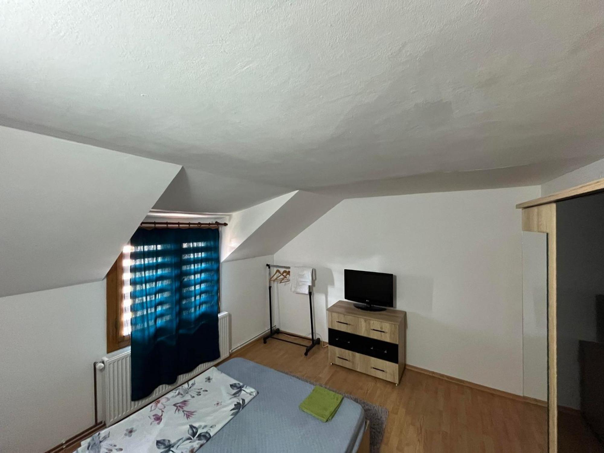 La Conac Complex Deluxe Targu-Jiu Bed & Breakfast Targu Jiu Bagian luar foto