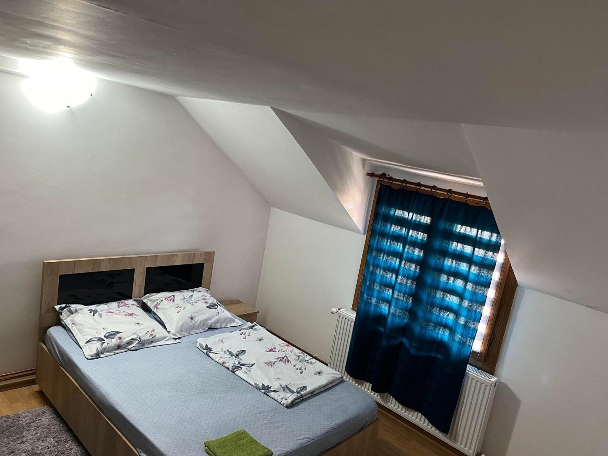 La Conac Complex Deluxe Targu-Jiu Bed & Breakfast Targu Jiu Bagian luar foto